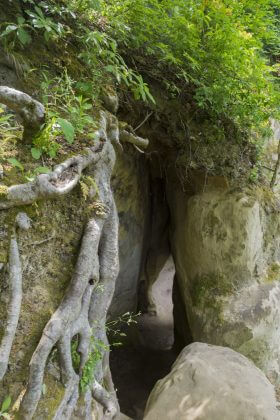 Вид с верхнего выхода во вторую пещеру